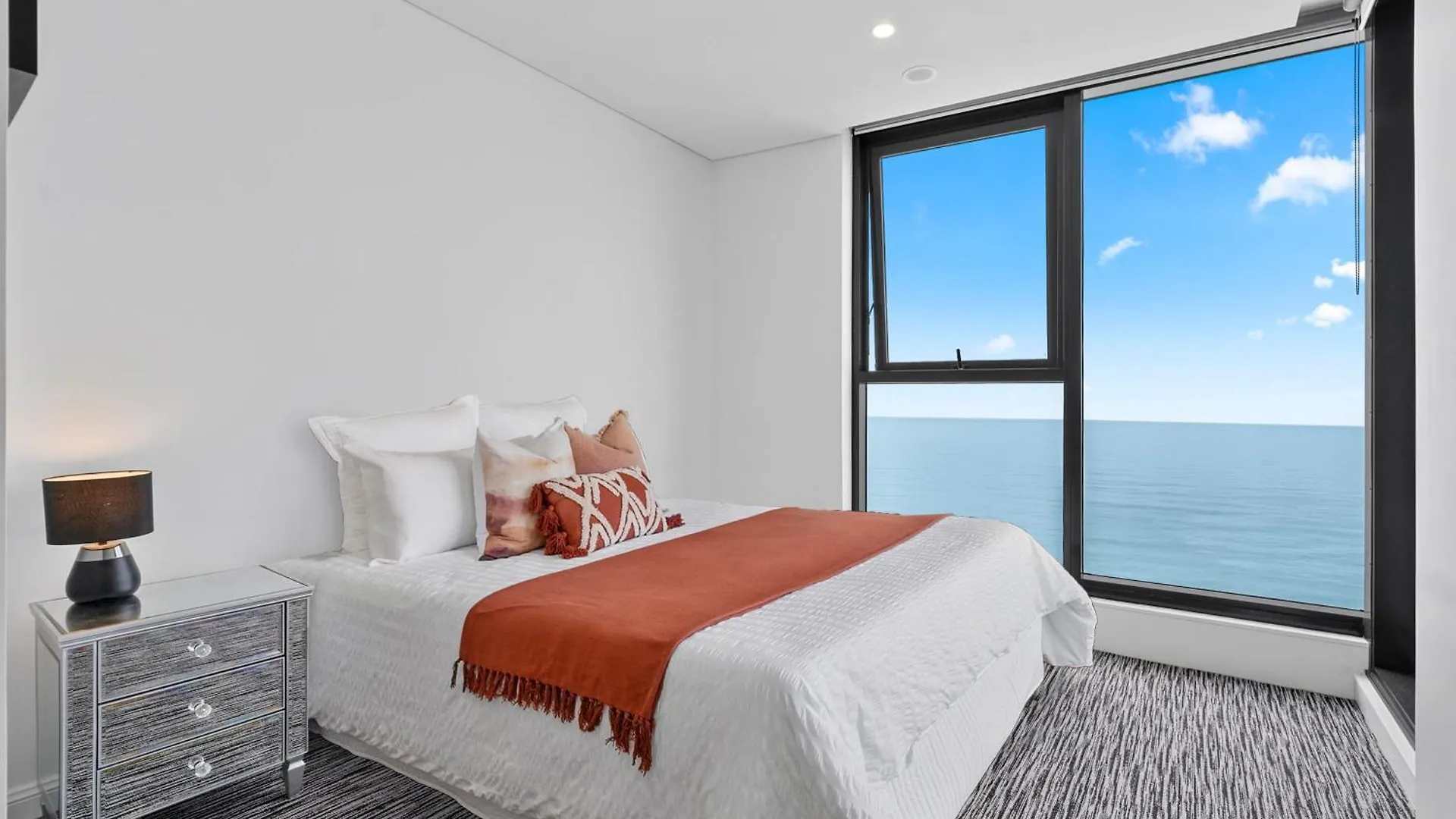 Sky-High Villa With Wide Ocean Views - Pet Friendly Gold Coast Australien