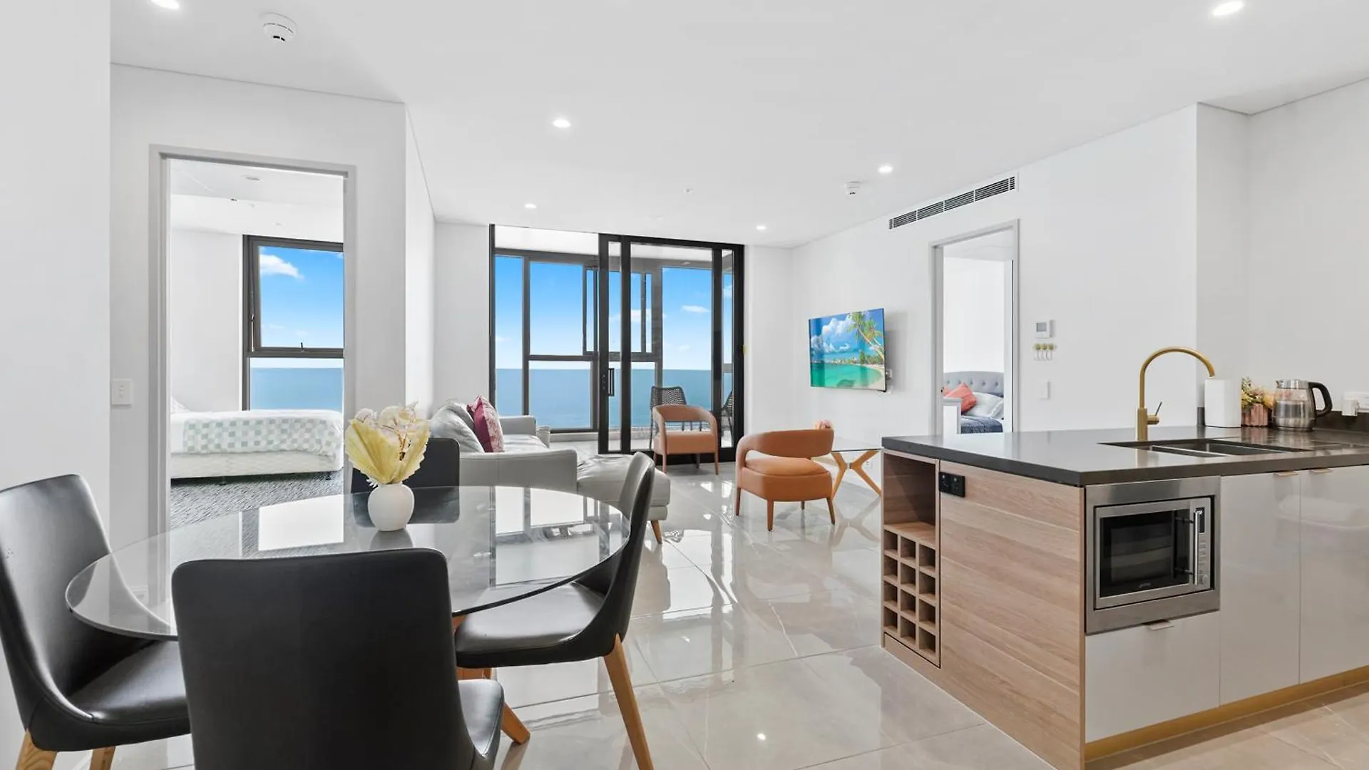 Sky-High Villa With Wide Ocean Views - Pet Friendly Gold Coast Apartment